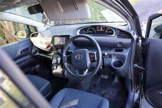 2015 Toyota Sienta - Thumbnail