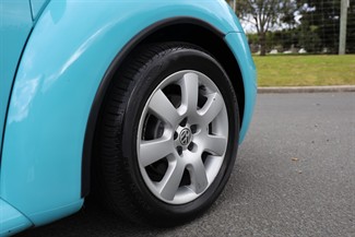 2004 Volkswagen Beetle - Thumbnail