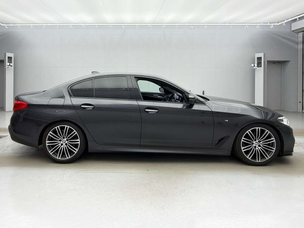 2018 BMW 523I
