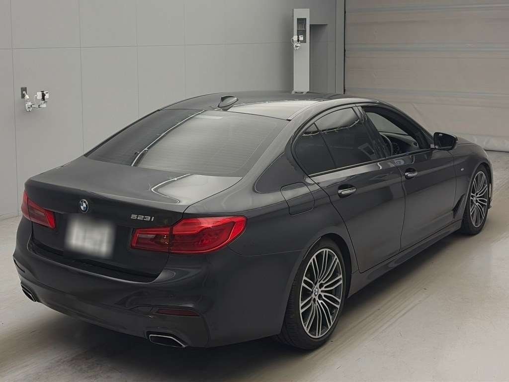 2018 BMW 523I