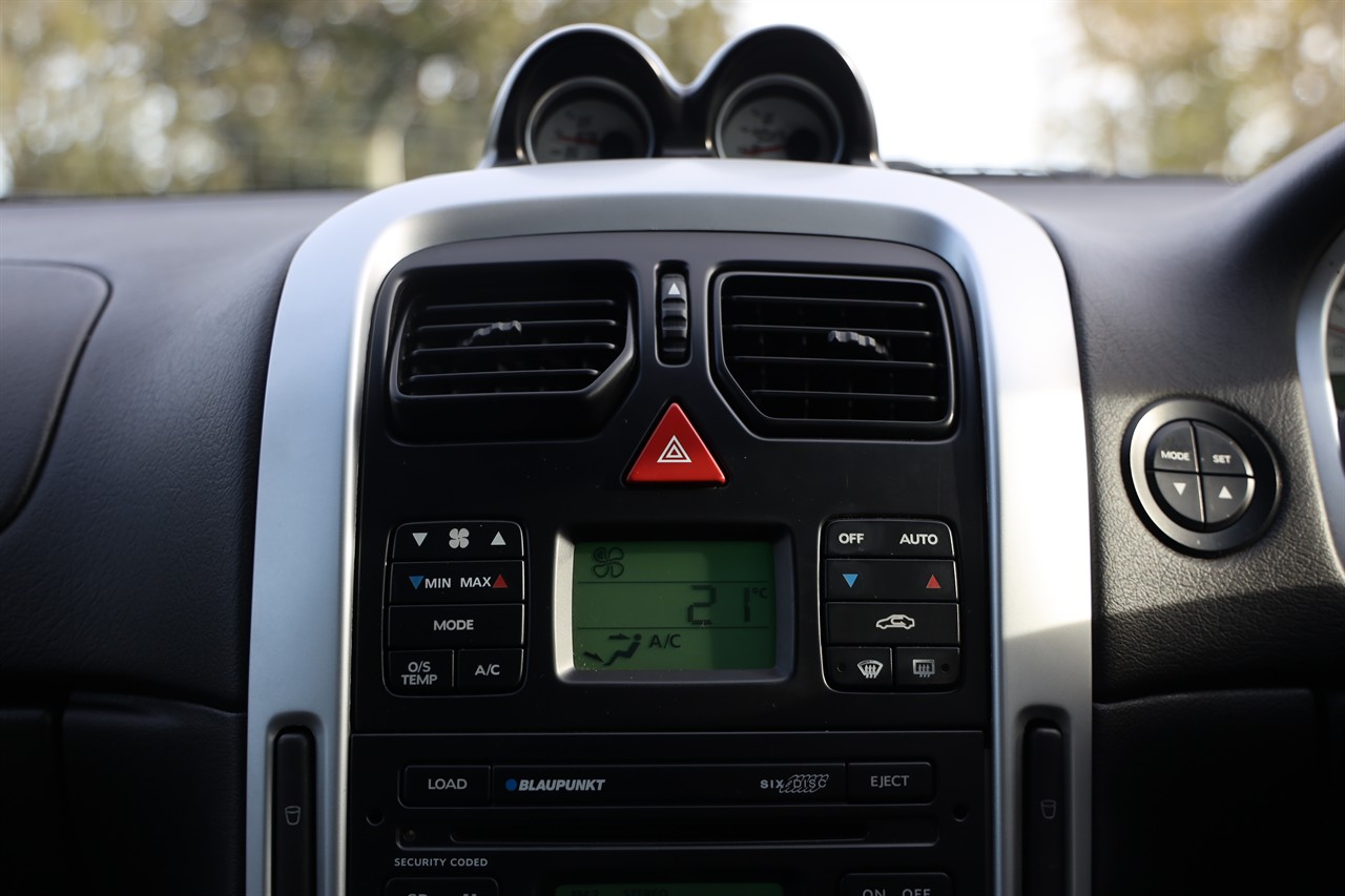 2004 Holden Commodore